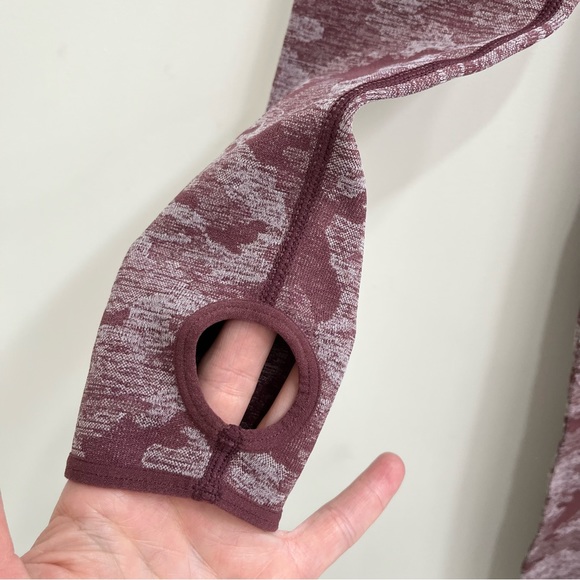 Gymshark Camo Seamless Two Piece Set in “Berry” - Picture 14 of 16